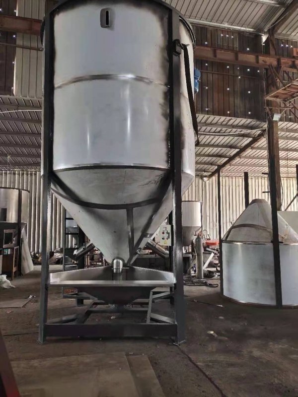 怎么才能保证安全性应用卧式塑料搅拌机？